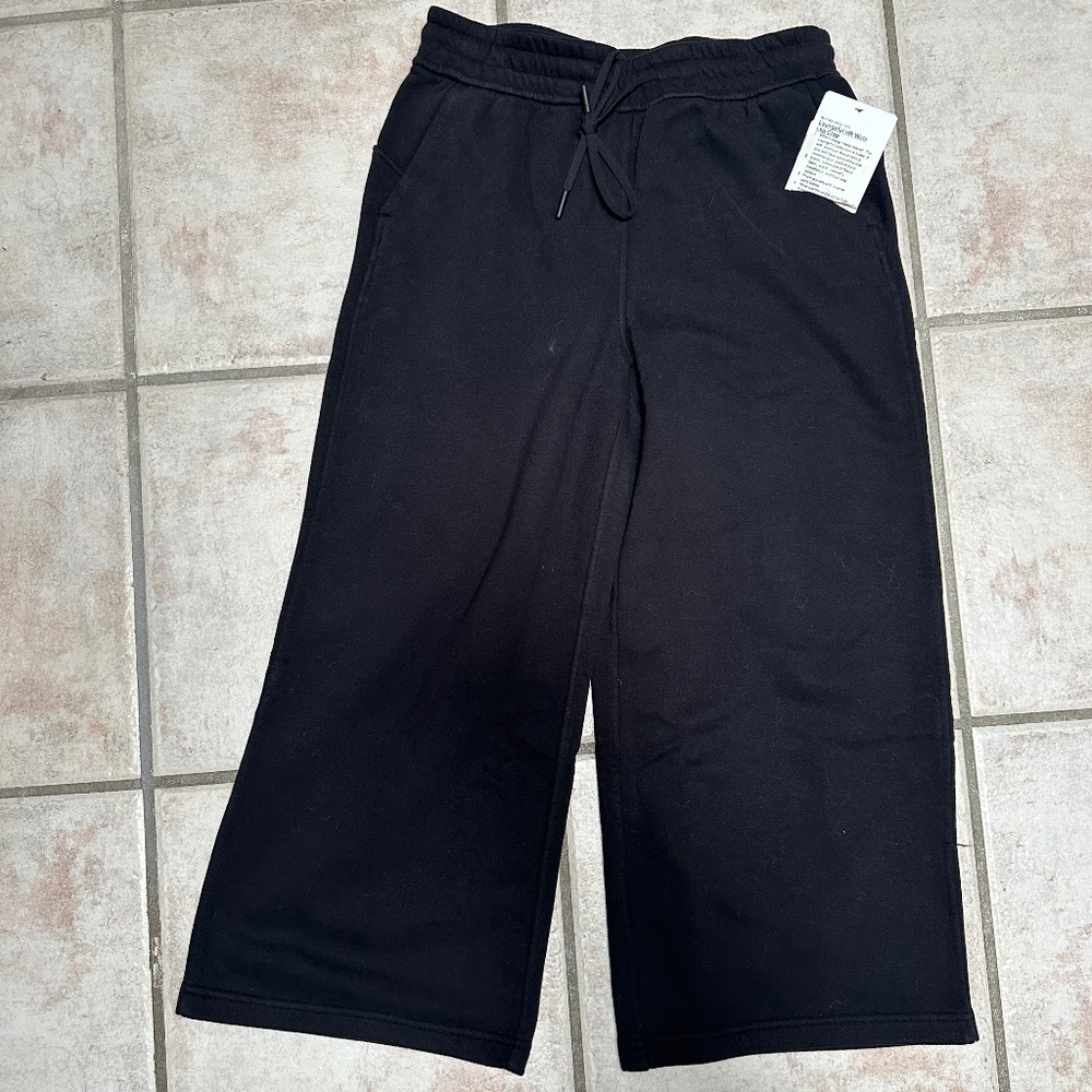 New Lululemon Loungeful Crop in black